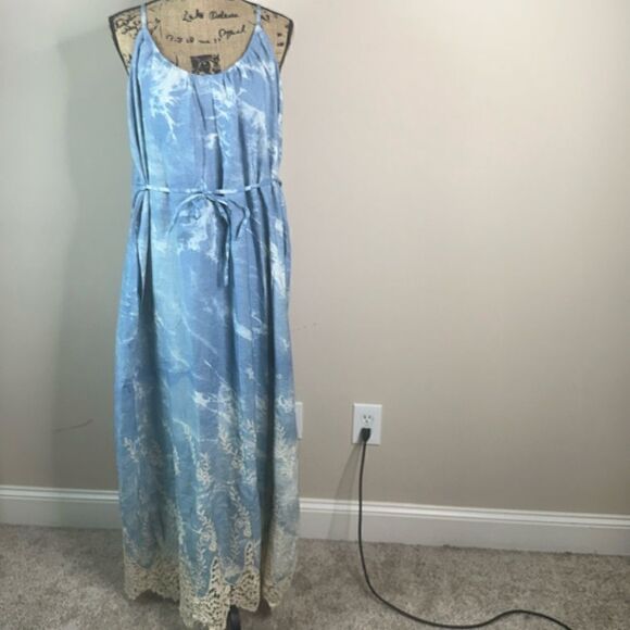 Line & Dot Maxi sleeveless Dress - Picture 1 of 13